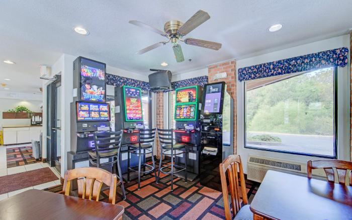 Capital O Amerihost Inn and Suites Fulton Hwy 54 MO