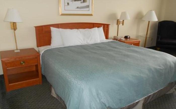 Country Inn & Suites by Radisson, Lansing, MI