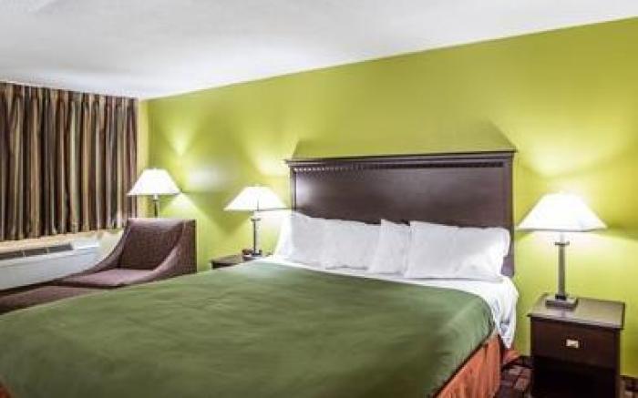 Econo Lodge Biltmore