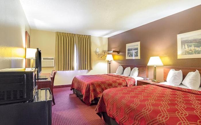 Travelodge by Wyndham Fargo West Acres