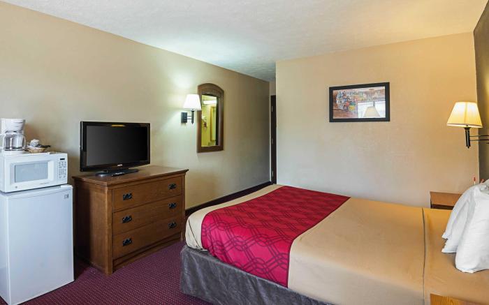 Econo Lodge Junction City I-70 Near Fort Riley