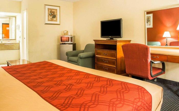 Red Carpet Inn-Norwalk