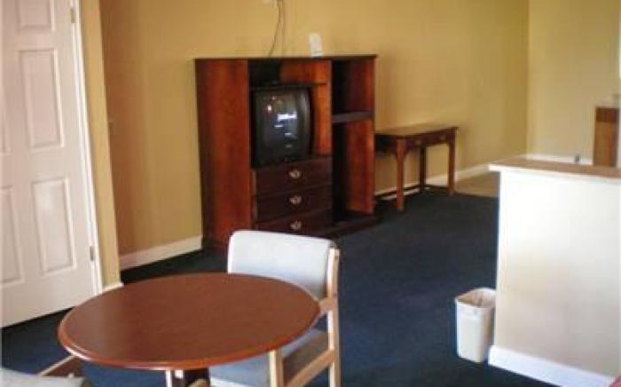 Economy Inn & Suites