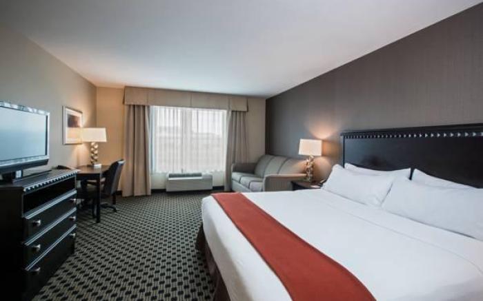 Holiday Inn Express & Suites - Green Bay East By IHG