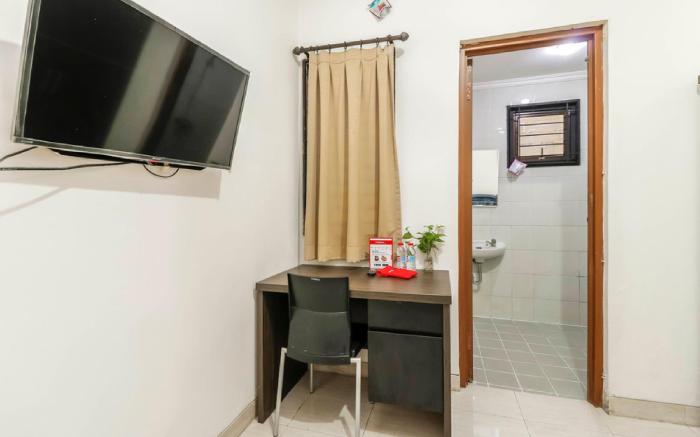 RedDoorz Plus near Trisakti University