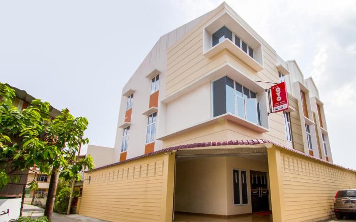 Super OYO 3316 Adam Malik Guesthouse Near Stasiun Medan