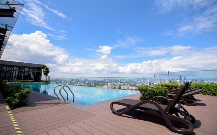 EkoCheras  Suite w/ City View MRT Station | MOKA