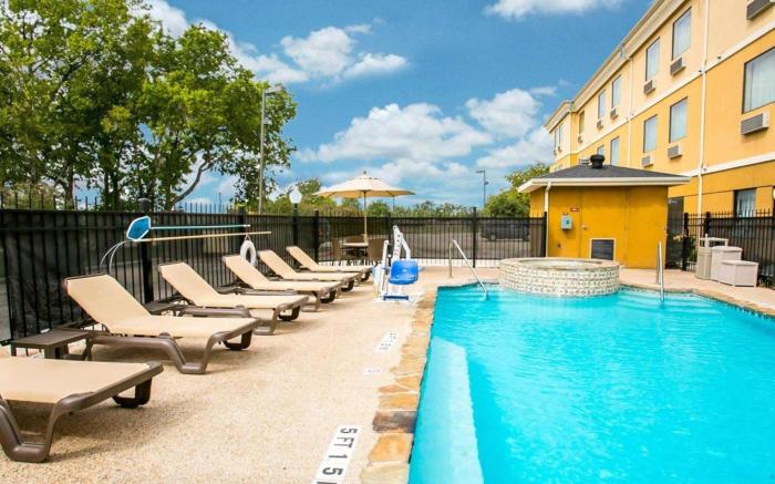 Quality Inn & Suites Greenville I-65