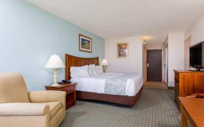 Ramada Plaza by Wyndham Nags Head Oceanfront