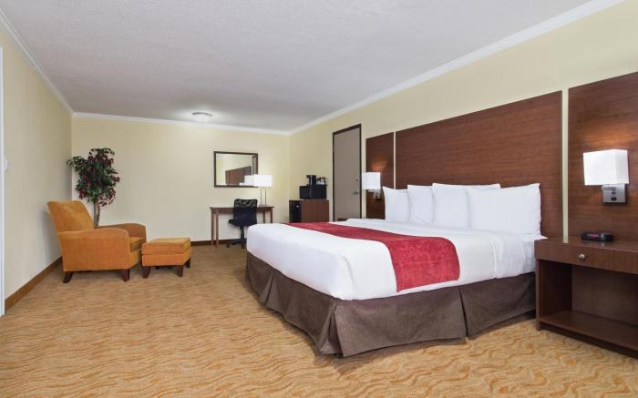 Ramada by Wyndham Tampa Westshore Airport South