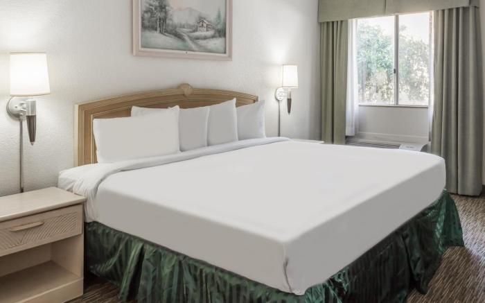 The Grand Inn Peoria