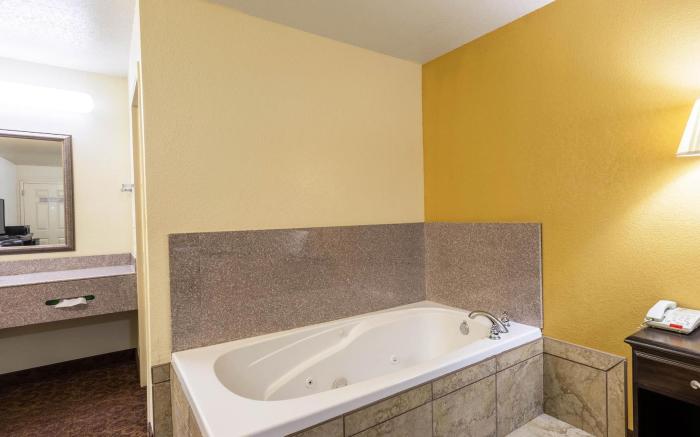 Econo Lodge Inn & Suites Searcy