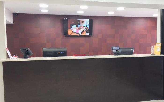 Red Roof PLUS+ Birmingham East - Irondale/ Airport