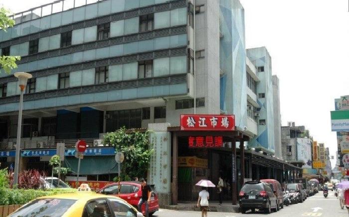 MRT 5 Bedrooms Apartment in center of Taipei