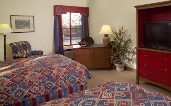 Wildwood Lodge & Suites