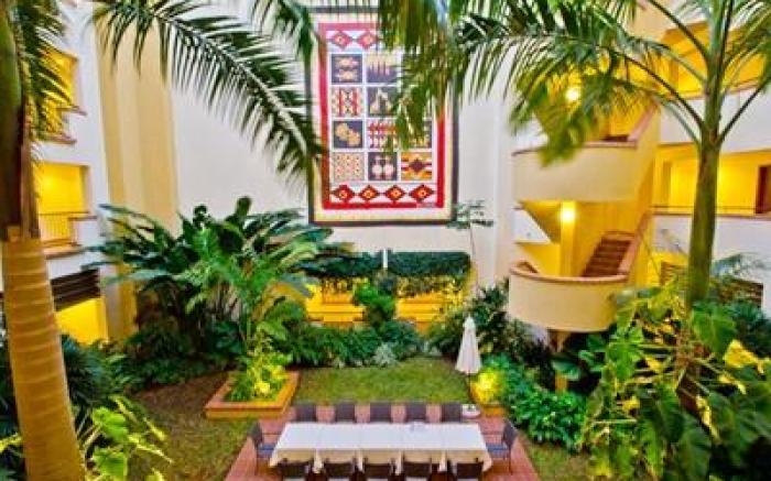 Sea Cliff Court Hotel and Luxury Apartments
