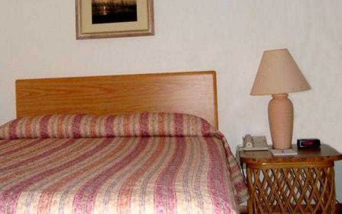 Algoma Beach Motel