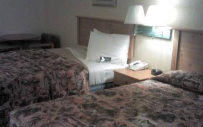 Booneslick Lodge - Neosho