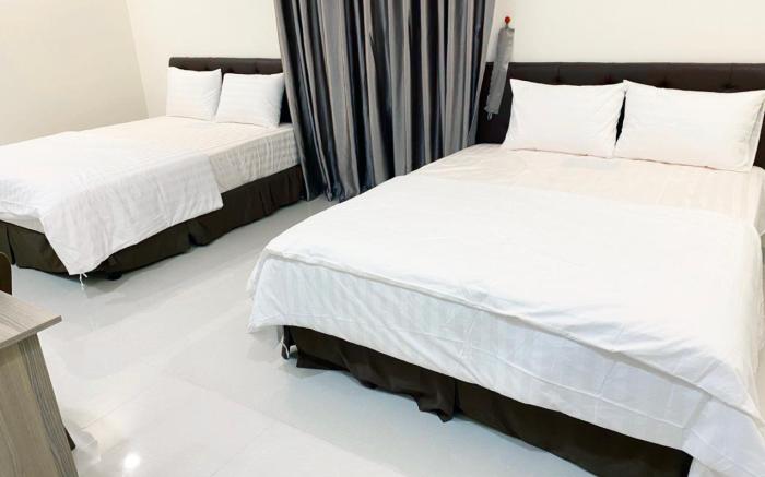 DELUXE HOTEL