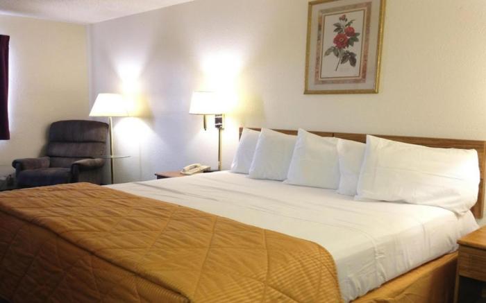 Capital O Amerihost Inn and Suites Mexico Hwy 54 MO