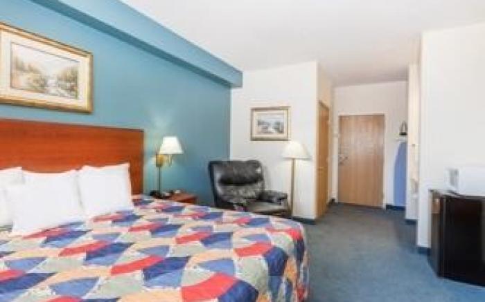 Reston Inn & Suites