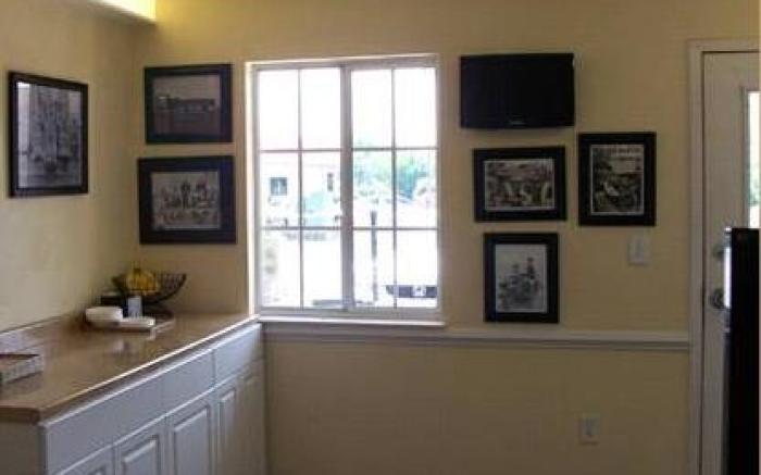 Luxbury Inn & Suites