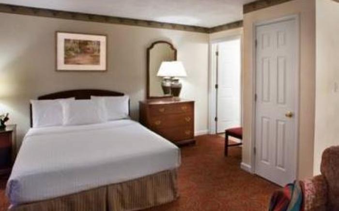 Luxbury Inn & Suites