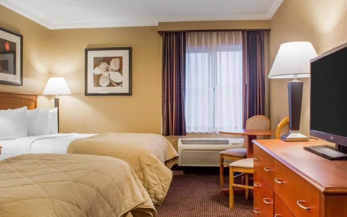 Clarion Hotel & Suites Riverfront