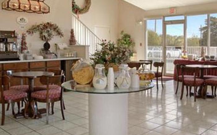 Boarders Inn and Suites by Cobblestone Lamar Missouri