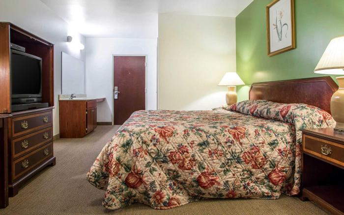 Passport Inn Paradise PA