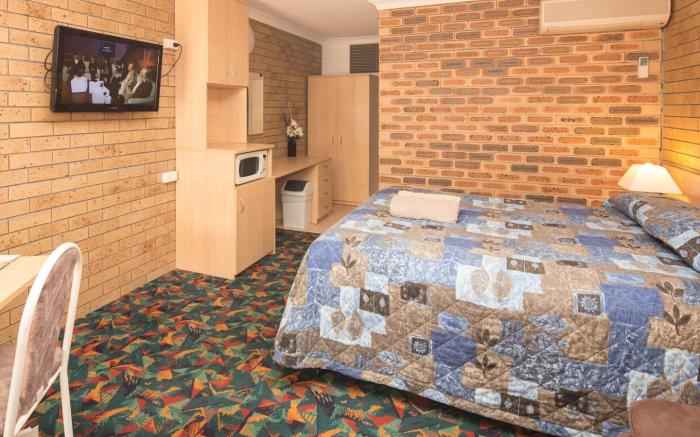 Settlers Motor Inn