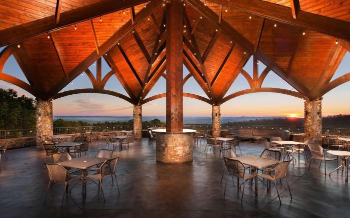 Aiden by Best Western Warm Springs Hotel and Event Center