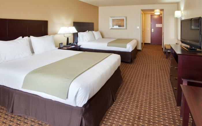 Holiday Inn Express & Suites Dinuba West