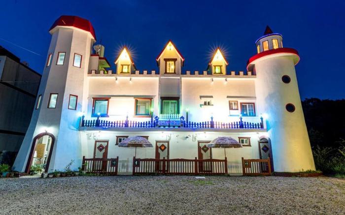 Windmill and light house pension