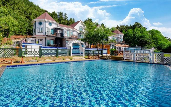Pool Villa 1-2 Pension