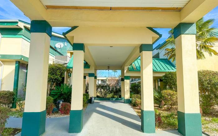 Super Inn & Suites by OYO Milledgeville