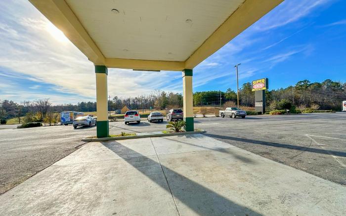 Super Inn & Suites by OYO Milledgeville