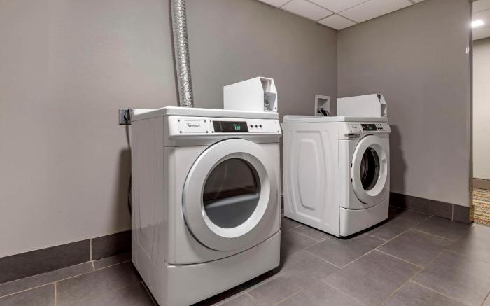 Comfort Inn & Suites Liverpool - Syracuse North