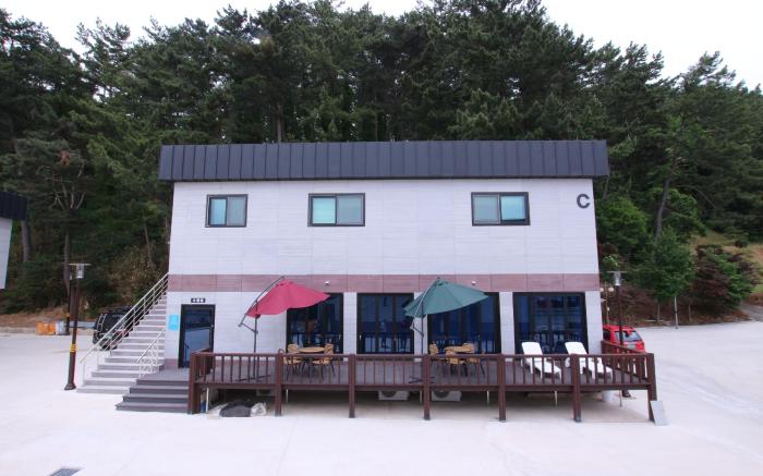 Uljin blue ara A pension