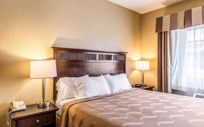 Quality Inn & Suites Hendersonville - Flat Rock