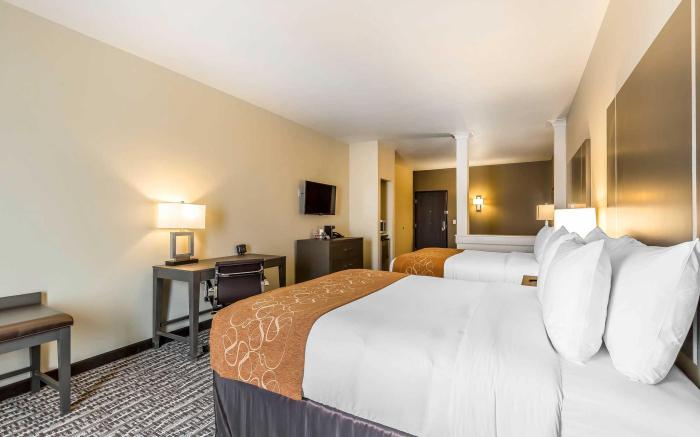 Comfort Suites Near Sam Houston Race Park