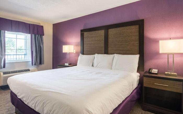 Econo Lodge Inn & Suites North Little Rock near Riverfront