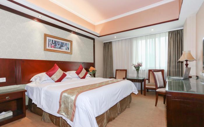 Vienna Hotel Shenzhen Pingshan Highway Station