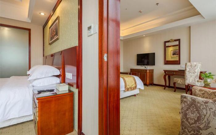 Vienna Hotel Shenzhen Pingshan Highway Station