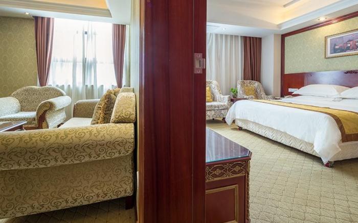 Vienna Hotel Shenzhen Pingshan Highway Station