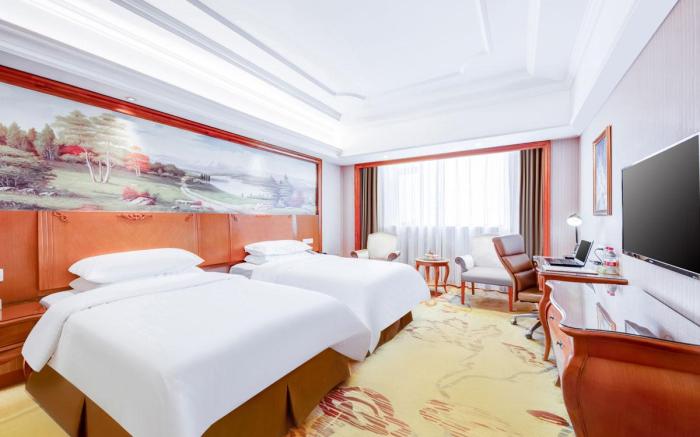 Vienna International Hotel Wuhan Huanghelou Pengliuyang Metro Station