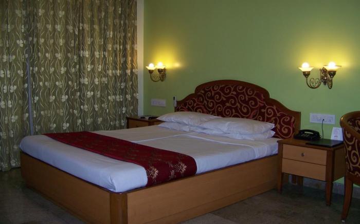 Hotel The Samrat