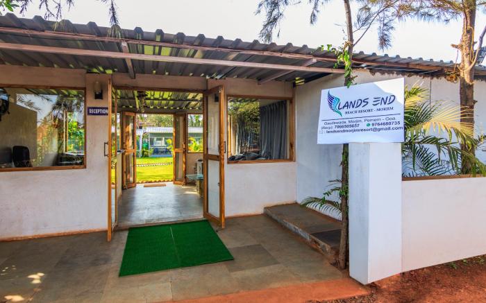 Treebo Lands End Beach Resort Morjim