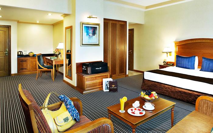 Avenue Hotel