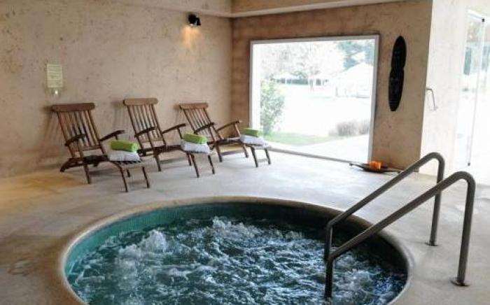 Howard Johnson Pilar Resort Spa & Convention Center